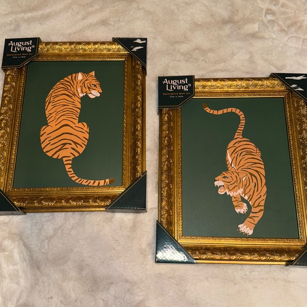 Pair of Tiger prints in gold frames / NEW